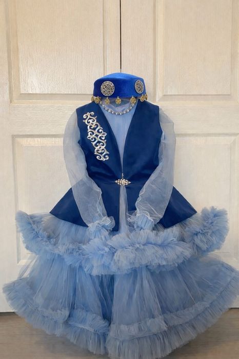 На прокат шикарное платье + жилетка + тюбитейка