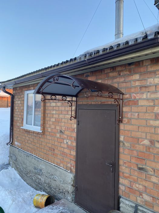 Козырек над дверю