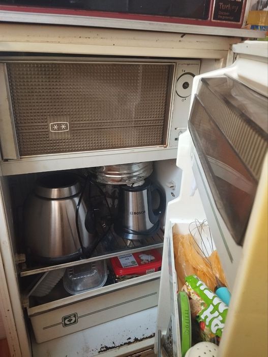 Srochna holodilnik sotiladi