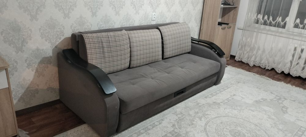 Срочно продам диван книжка цена 40.000