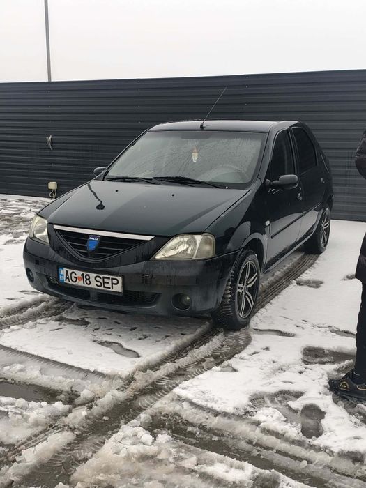 Vând Dacia Logan