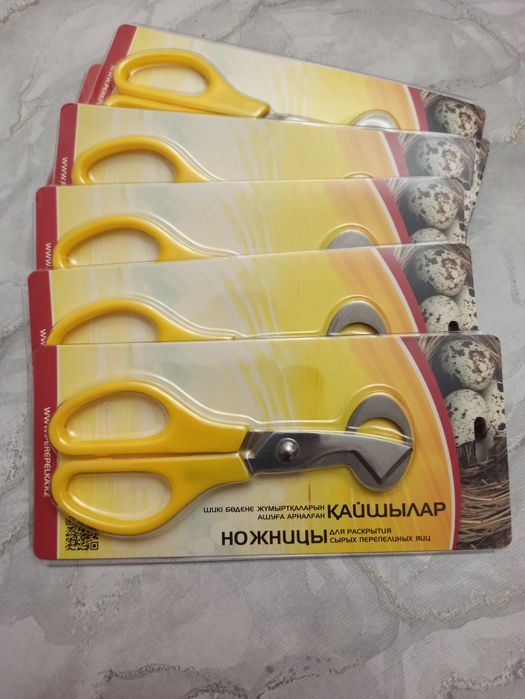 Перепелиные яйца, ножницы для яиц