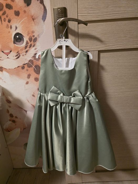 Продам 2 красивых детских платья