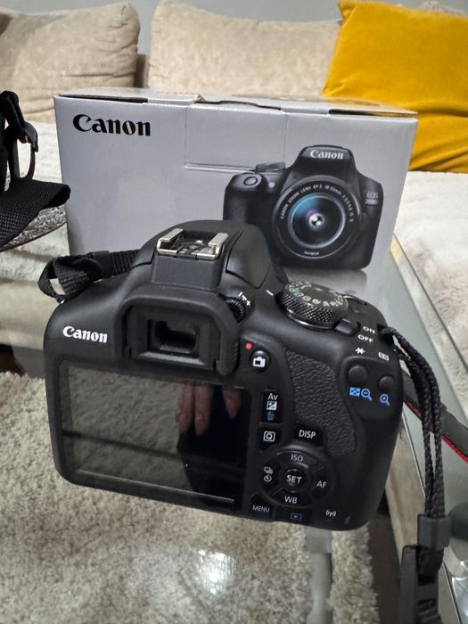 Aparat foto DSLR Canon EOS 2000D,24.1 MP+card de memorie 128GB si husa