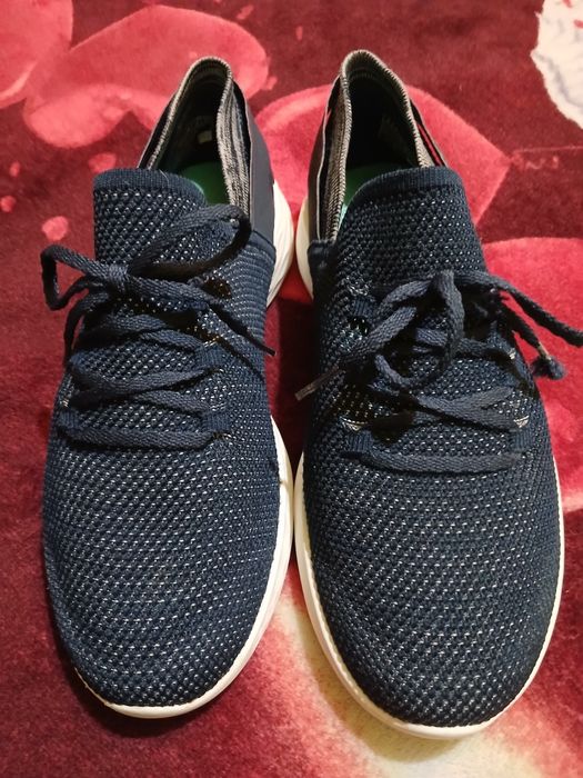 Vând urgent adidași skechers  mărimea 38