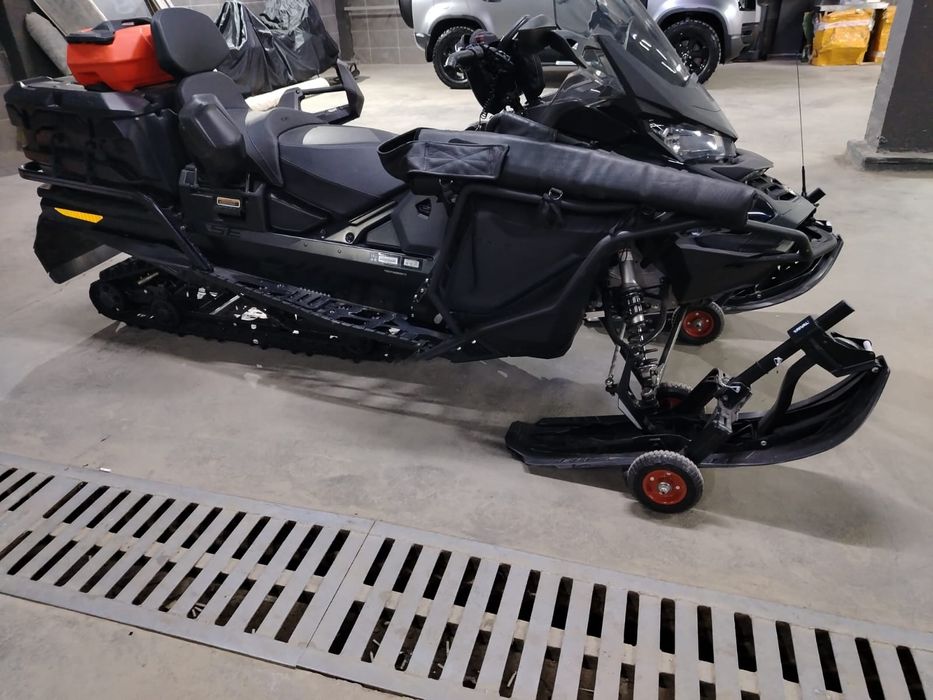 BRP Ski-Doo Expedition 900