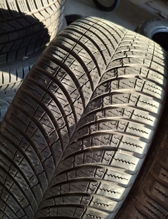 2 Anvelopele All season 215 40 r18 Goodyear