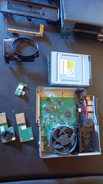 Dezmembrez xbox 360 Slim / E