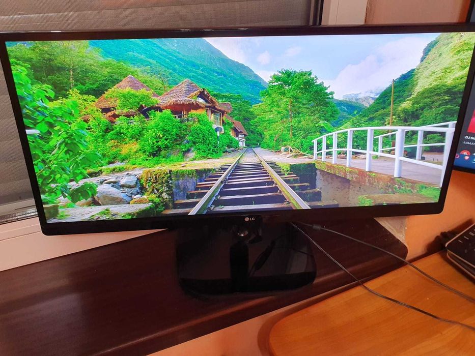 Monitor LED IPS LG 25" – model 25UM58-P – stare foarte bună