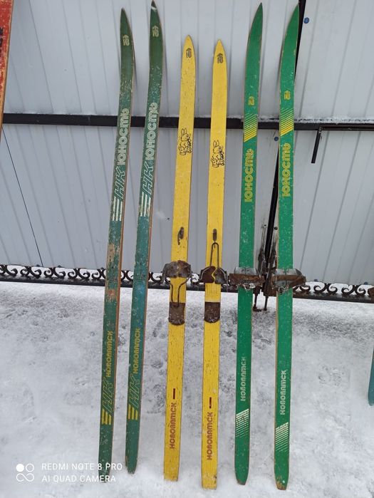 Продам пластиковые лыжи