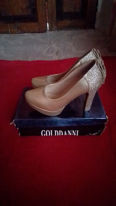 Ayollar oyoq kiyimi bazmlar toʻylar uchun