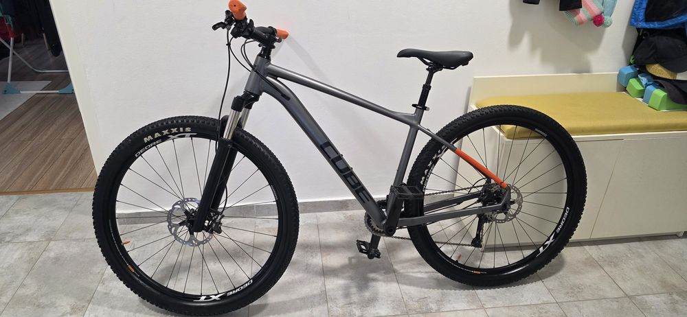 Cube Hardtail – Full Shimano XT (inclusiv roți) – Stare excelentă