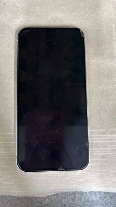 Iphone 12 сатылады. Ақ түсте