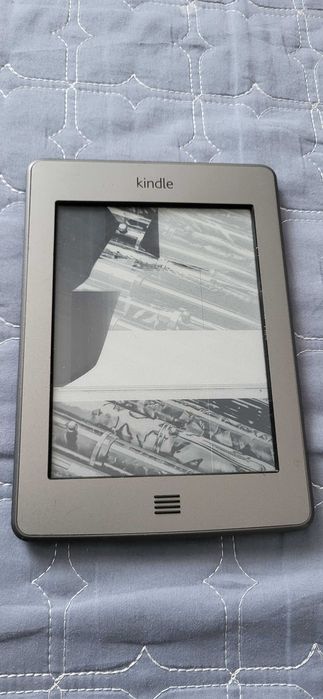Kindle D01200 de piese ia curent dar nu face nimic