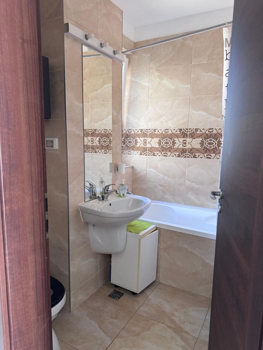 Inchiriez apartament cu 3 camere , 2 bai , complet mobilat si utilat in blocul Iris 3