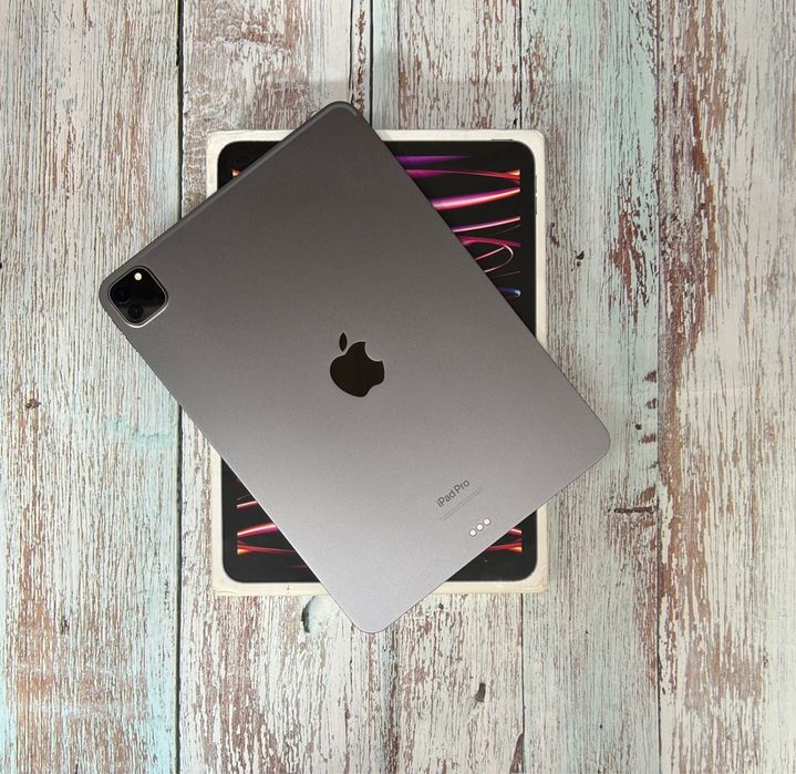 Айпад ipad Pro 2022 на 128gb в идеальном состоянии ,гарантия