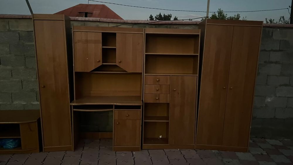 Гарнитуры продам.