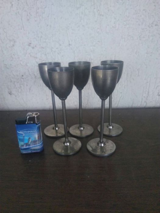 Продавам 5 броя дьлбоко посребрени Руски чашки