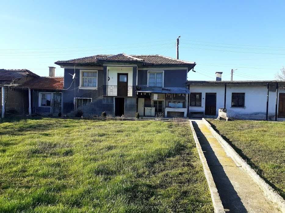 Двуетажна стара къща, с. Черничево