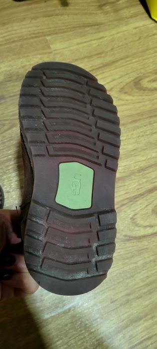 Велурени ботички UGG за момче