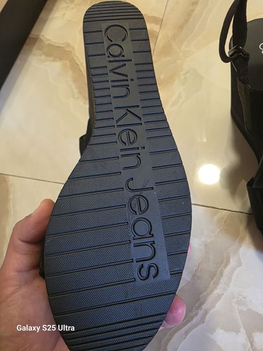 Sandale Calvin Klein noi fără etichetă mărimea 37