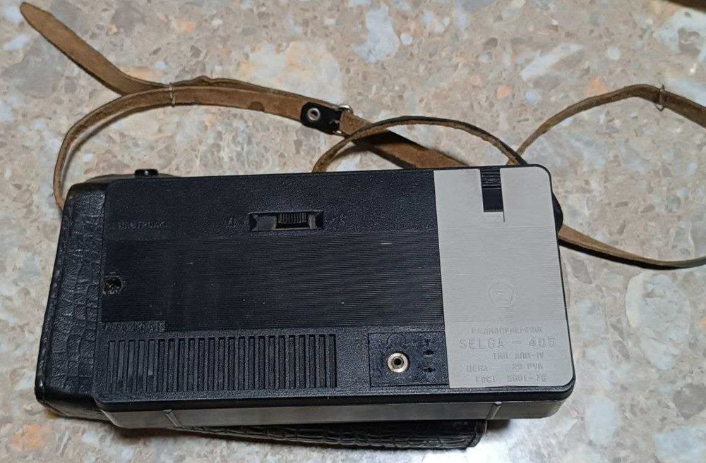 Советский портативный транзисторный радиоприёмник «Селга-405». РАБОЧИЙ