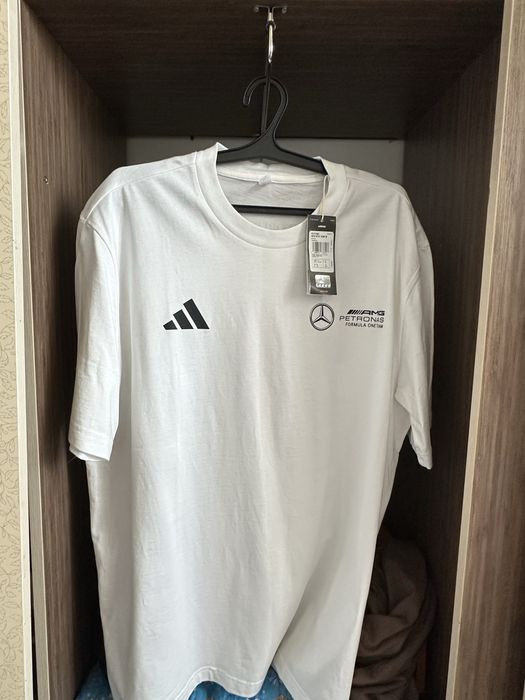 Футболка от бренда Adidas