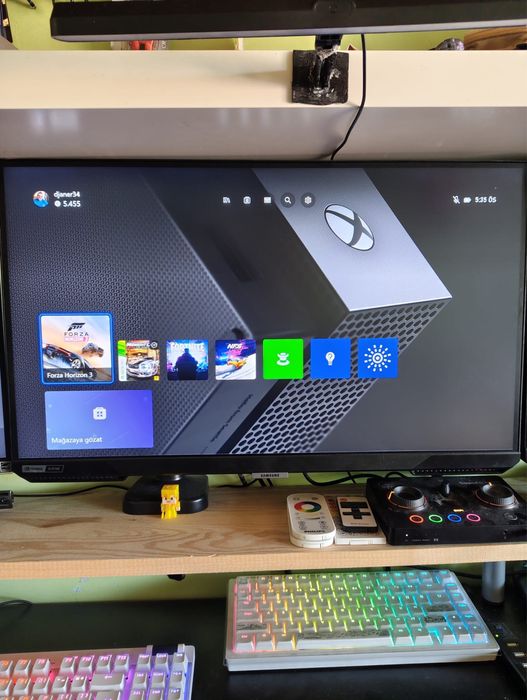 Продавам, Xbox One X