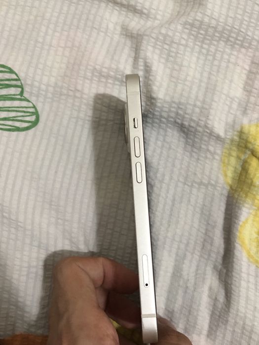 Продам айфон 13