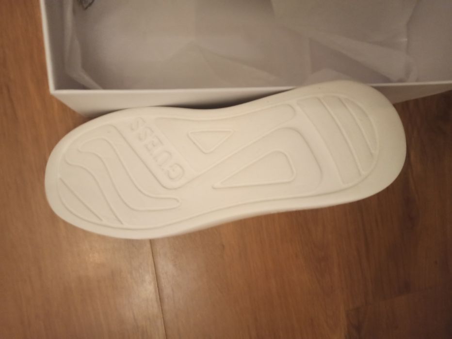 Pantofi Guess mărimea 37
