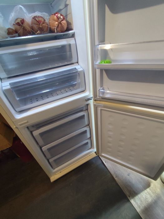 Продам холодильник Samsung NoFrost