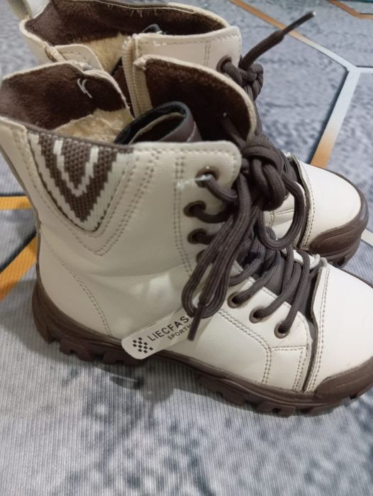 Продам обувь на девочку