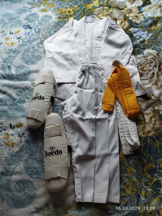 Продаётся кимано и защиту для тэаквандо