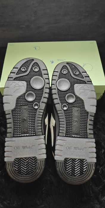 Off White out off office Black