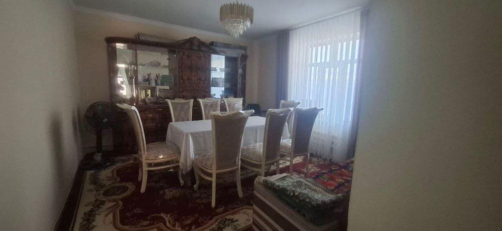 Срочно продаётся в центре  9.5 сот 10 ком