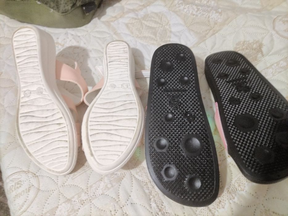Сандали и нови чехли