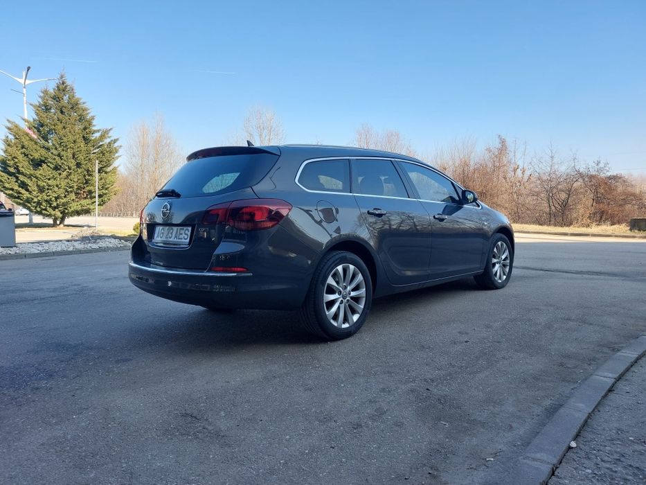 De vânzare Opel Astra J, an 2016, Full options, stare foarte bună. Pret 4700 Euro