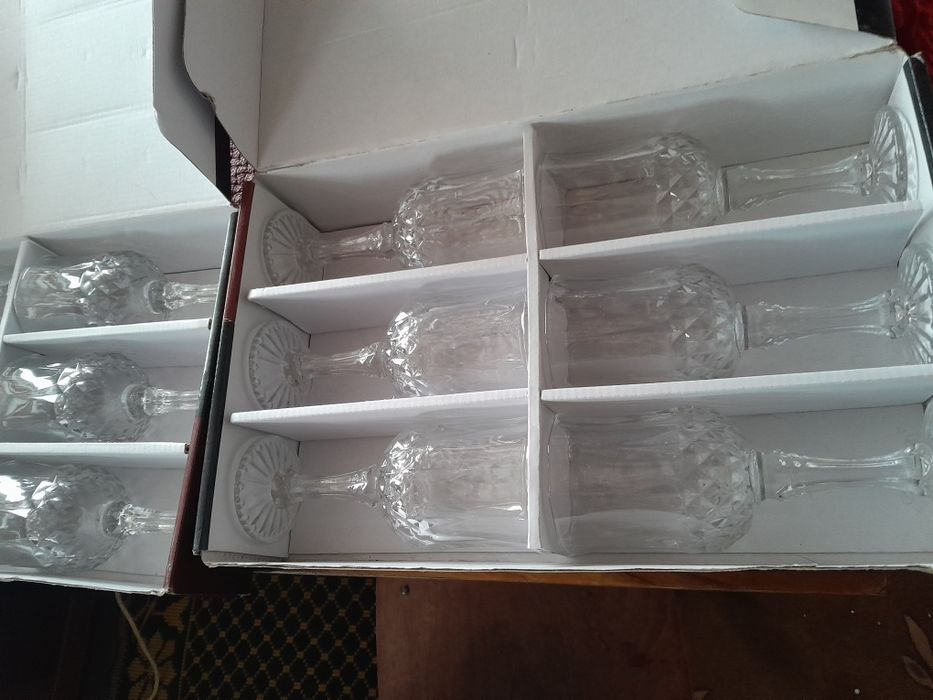 Vând 2 seturi de pahare noi