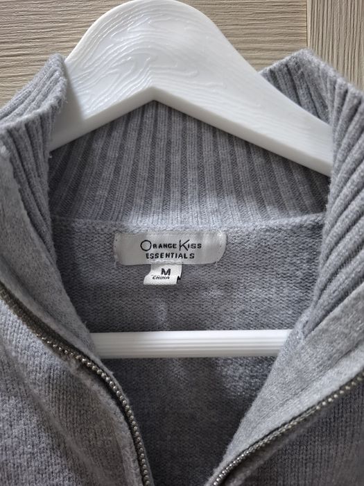 Продам женские кофты