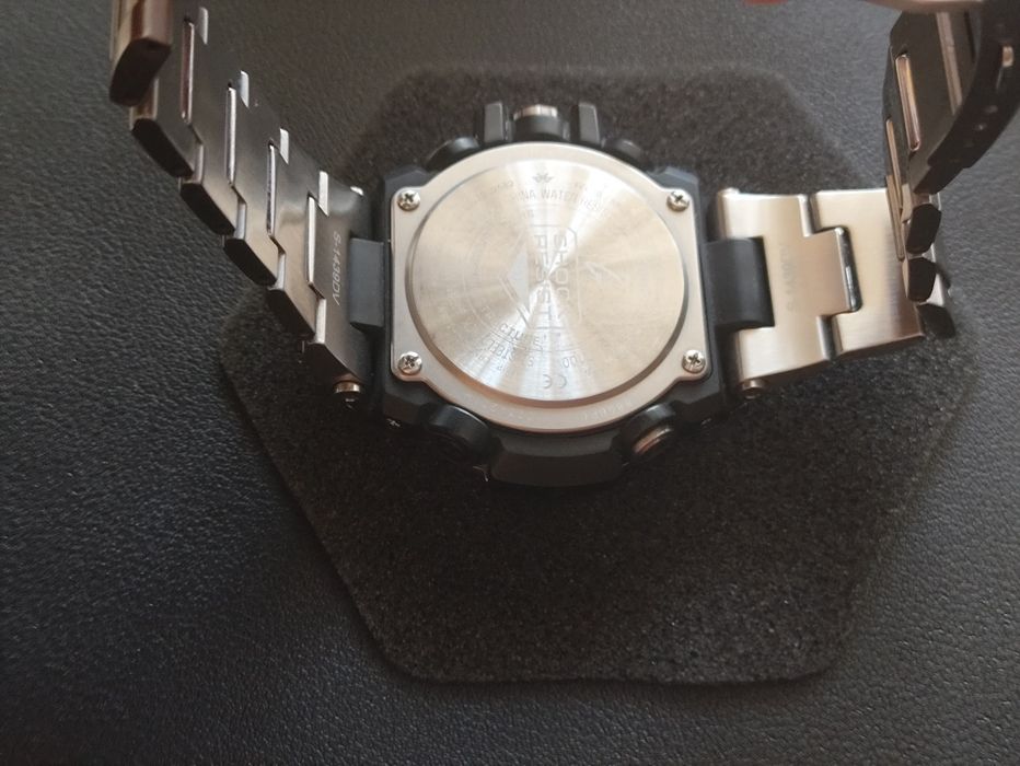Продавам Casio G-Shock G-STEEL (GST-B100D-1A) + 2 Оригинални Каишки