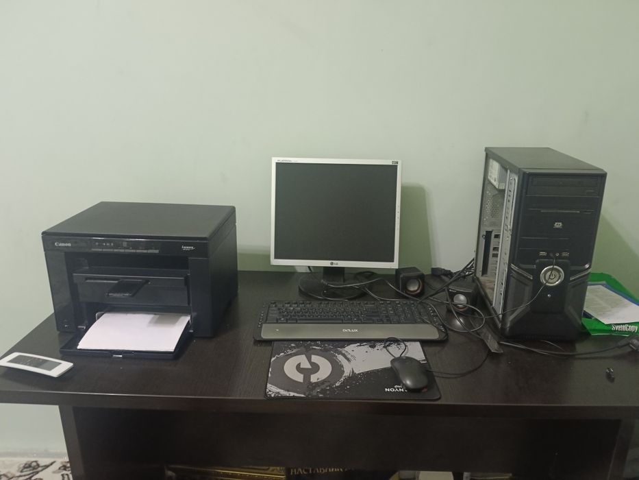 Копия ва кампутир ишлаб турибди пул зарур кампилик