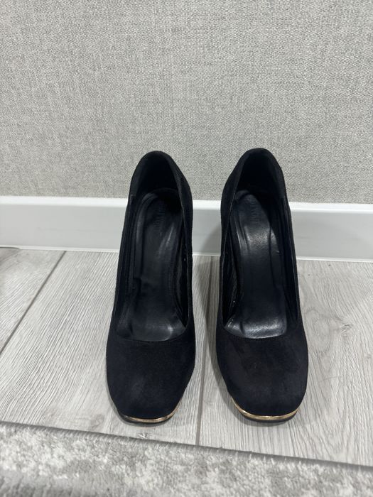 Продаю туфли 36р замшевые