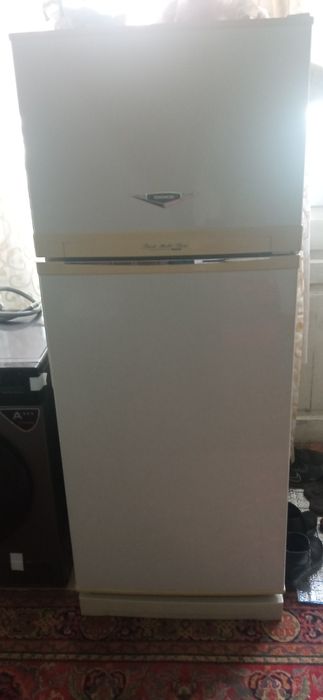 Холодильник сотилади.