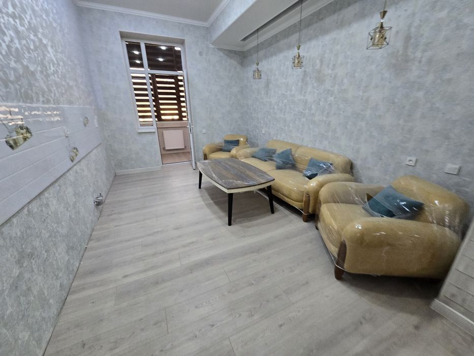 3 xona  uy sotiladi birja oldida luks