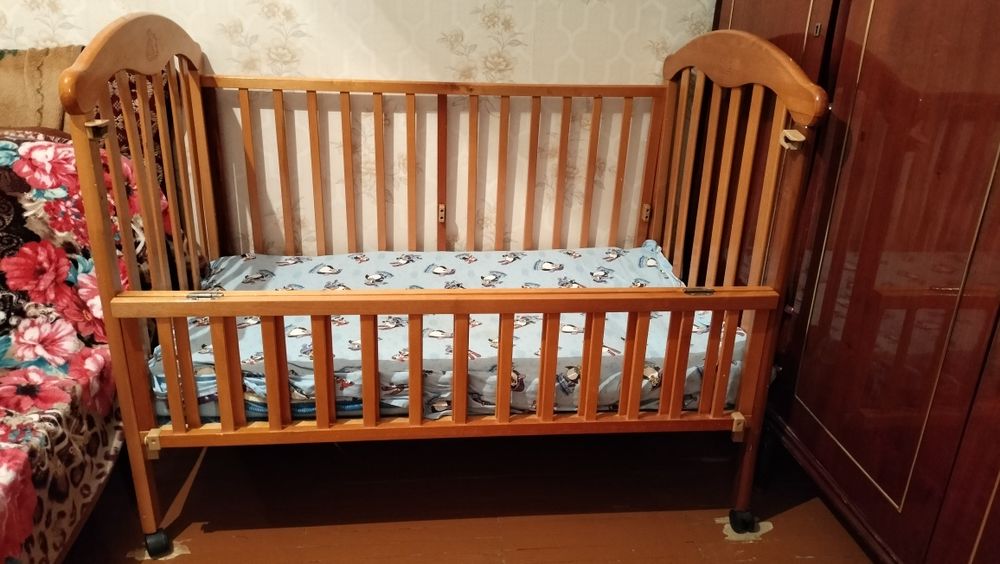 Детская кроватка