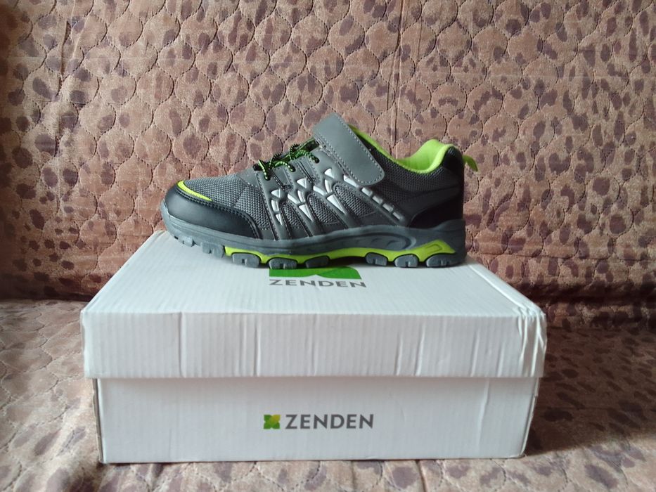 Кроссовки детские