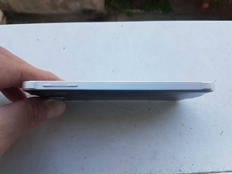 Отличен Samsung Alpha