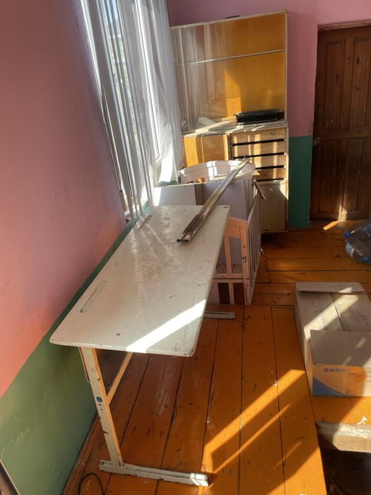 Шкаф, парта, стол отдам даром самовывоз