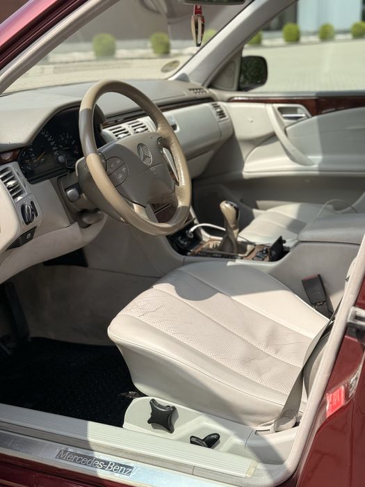 Mercedes-benz  e220