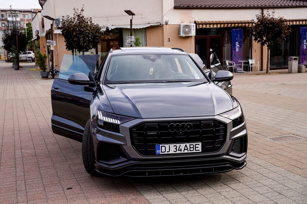 Vand Audi Q8 accept si Variante